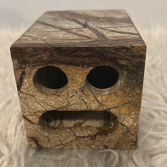 5PC Marble bathroom set. Soap dish, toothbrush holder, 2 accessory holders. - Picture 10 of 10